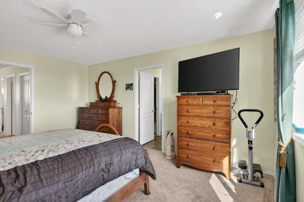 92 Hamptons Link NW Calgary AB T3A 5V9