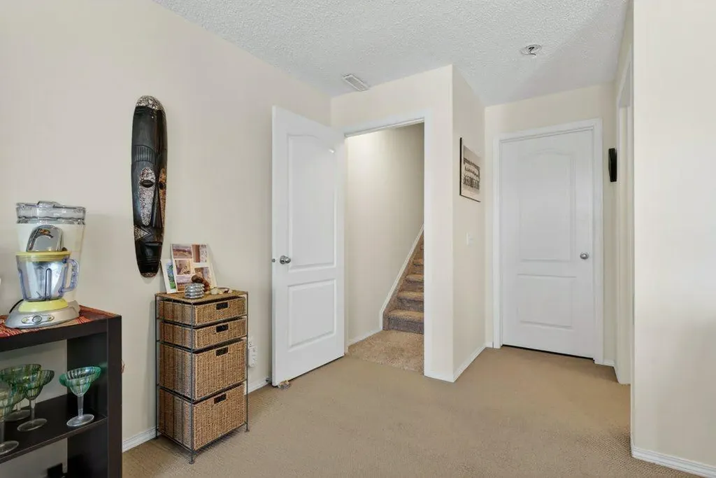 92 Hamptons Link NW Calgary AB T3A 5V9