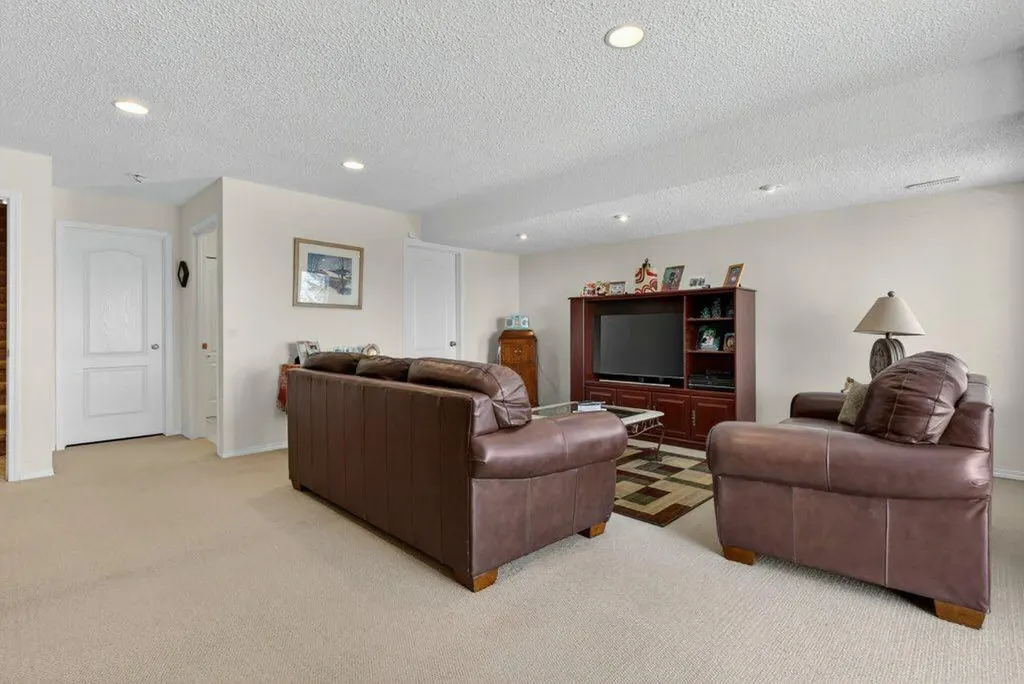 92 Hamptons Link NW Calgary AB T3A 5V9
