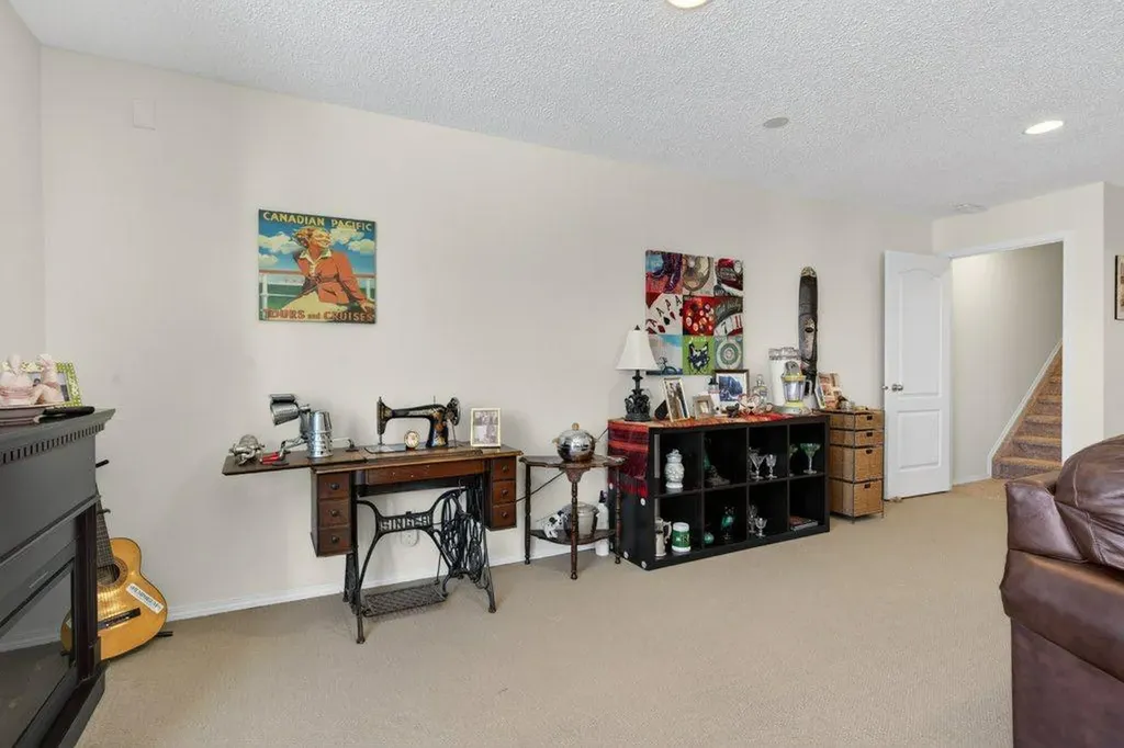 92 Hamptons Link NW Calgary AB T3A 5V9