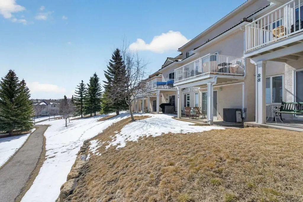 92 Hamptons Link NW Calgary AB T3A 5V9
