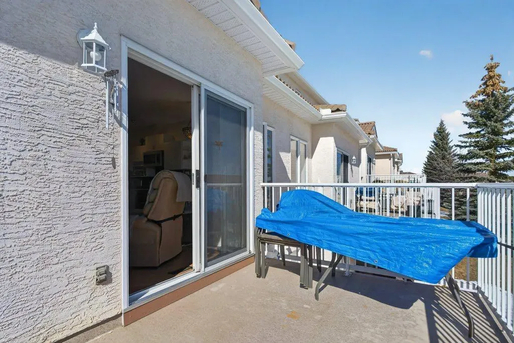 92 Hamptons Link NW Calgary AB T3A 5V9