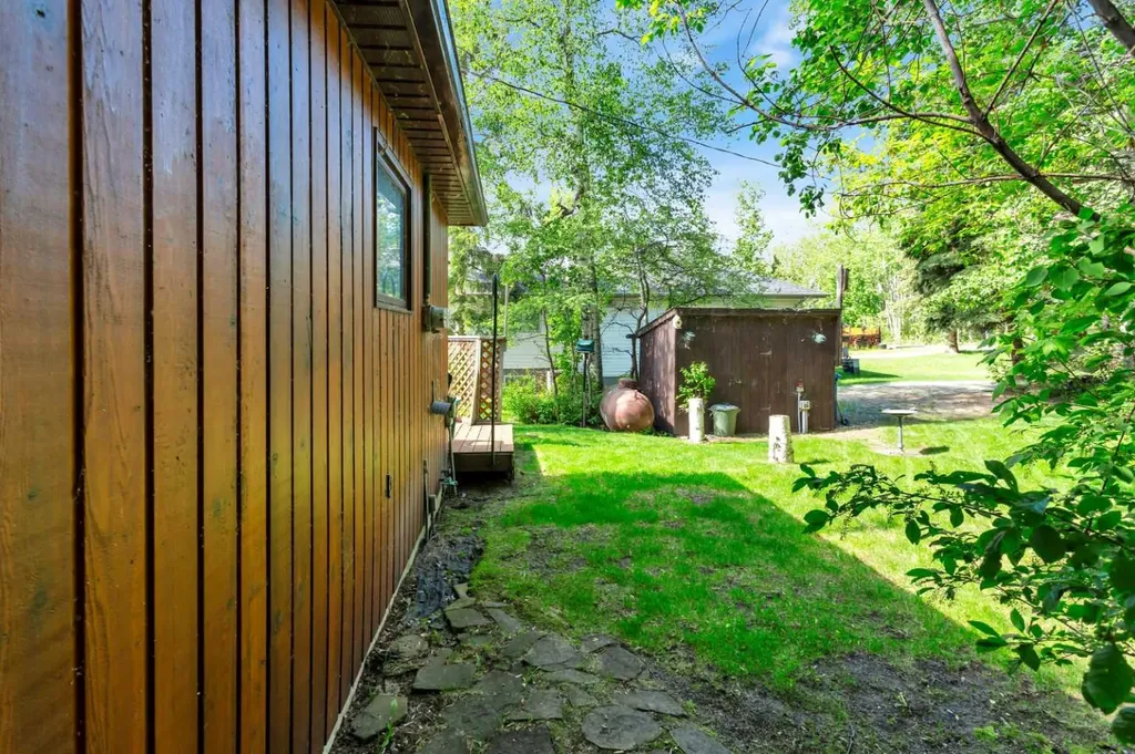 133 Birchcliff Road Birchcliff AB T4S 1R6