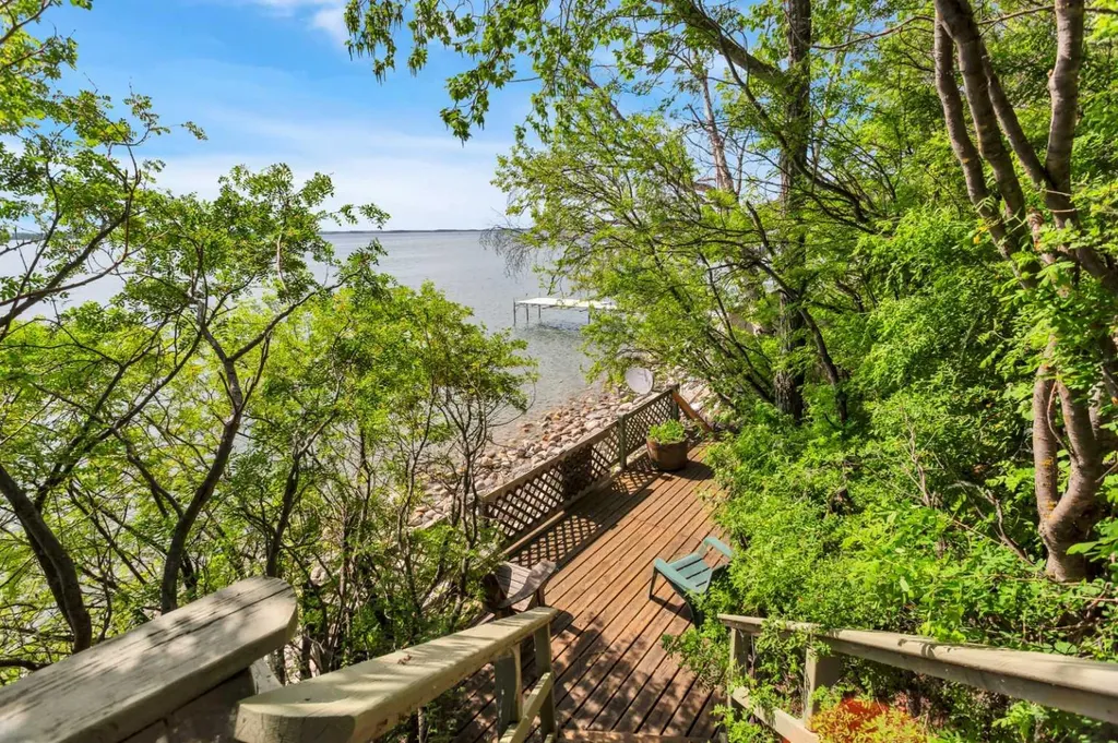 133 Birchcliff Road Birchcliff AB T4S 1R6