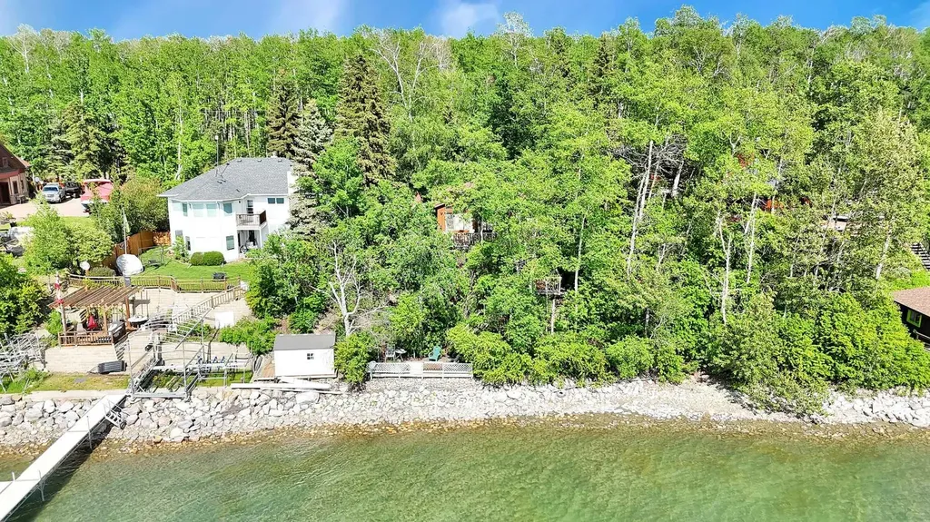 133 Birchcliff Road Birchcliff AB T4S 1R6