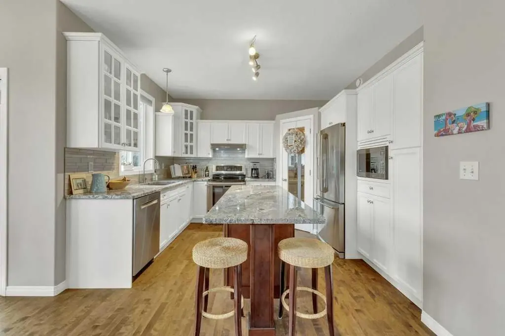 190 Asmundsen Avenue Red Deer AB T4R 2X5
