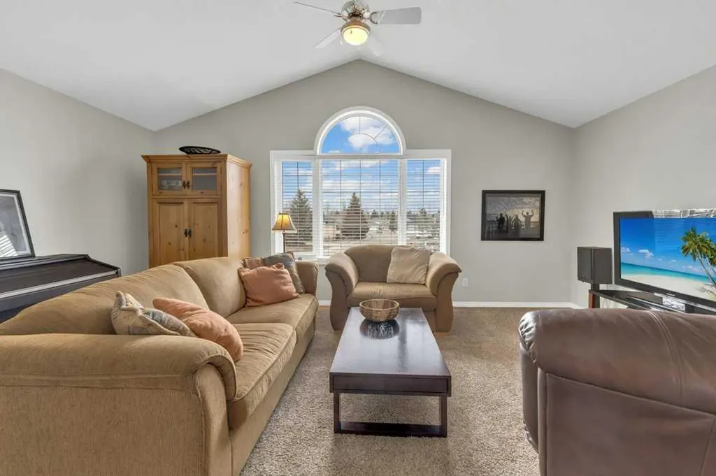 190 Asmundsen Avenue Red Deer AB T4R 2X5