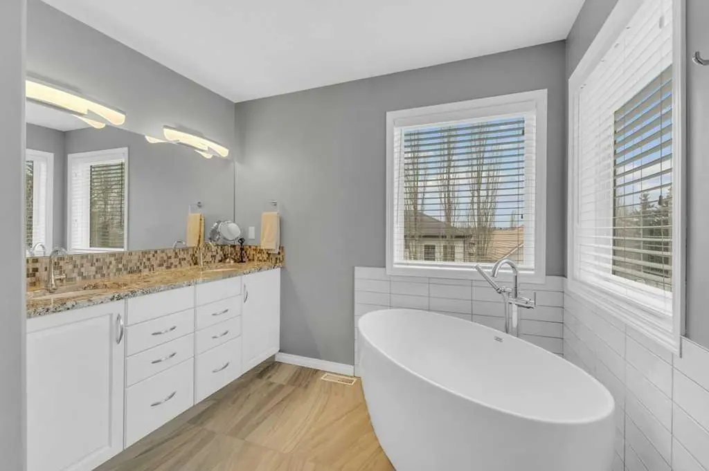 190 Asmundsen Avenue Red Deer AB T4R 2X5
