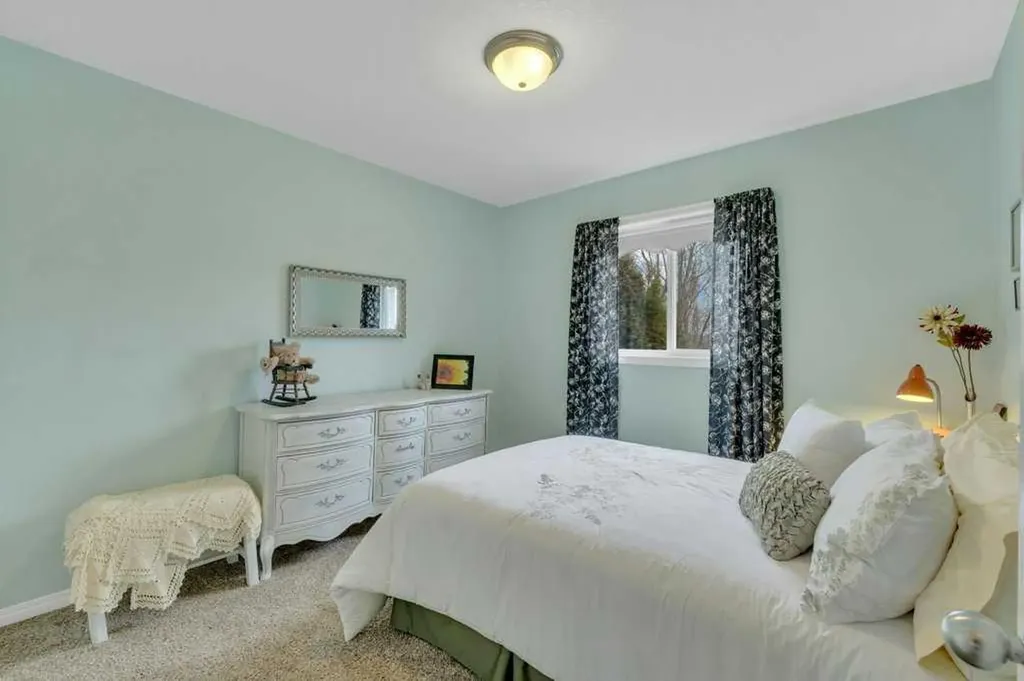 190 Asmundsen Avenue Red Deer AB T4R 2X5