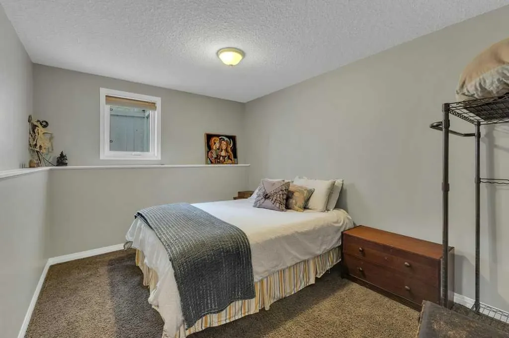 190 Asmundsen Avenue Red Deer AB T4R 2X5