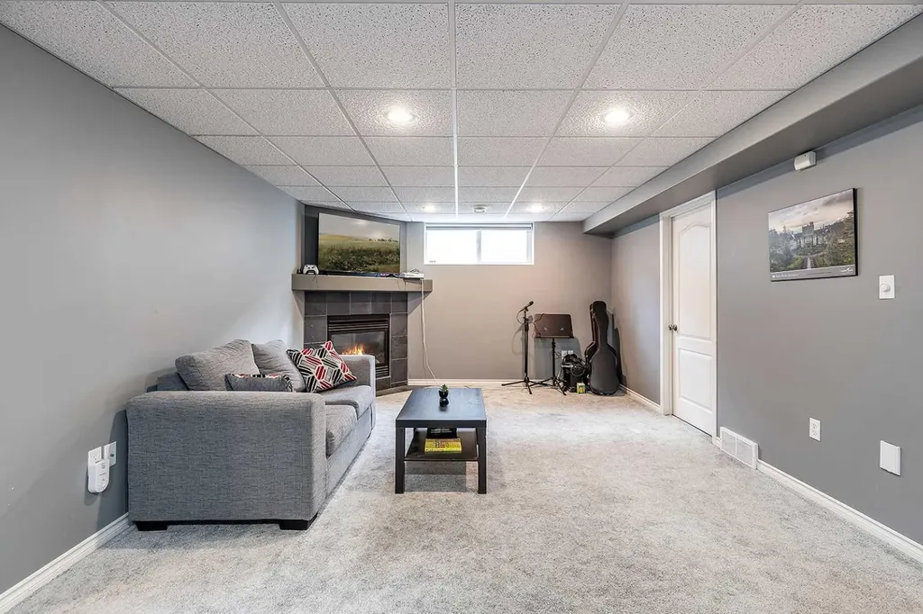 600 Stark Way SE Medicine Hat AB T1B4P6
