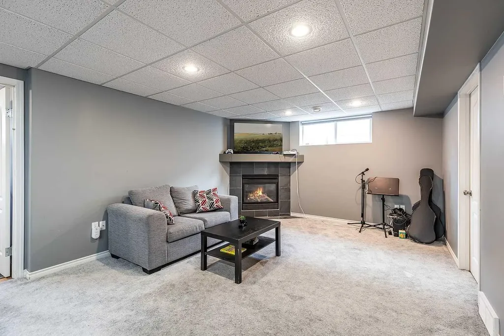 600 Stark Way SE Medicine Hat AB T1B4P6