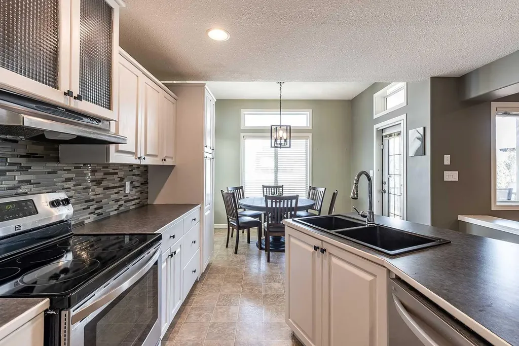 600 Stark Way SE Medicine Hat AB T1B4P6