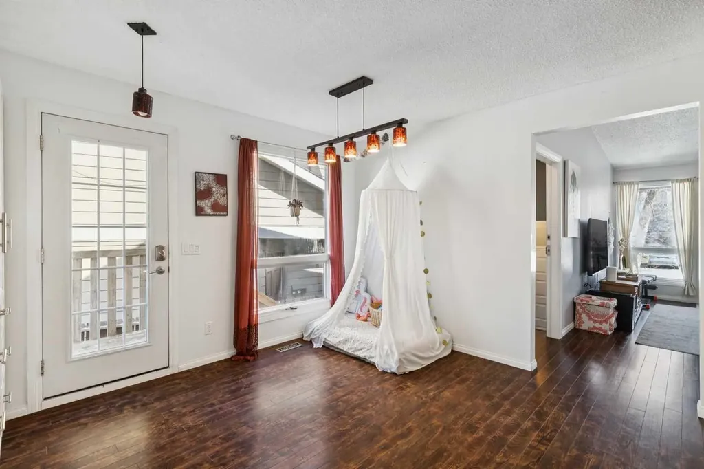 28 Templegreen Bay NE Calgary AB T1Y 4Z3