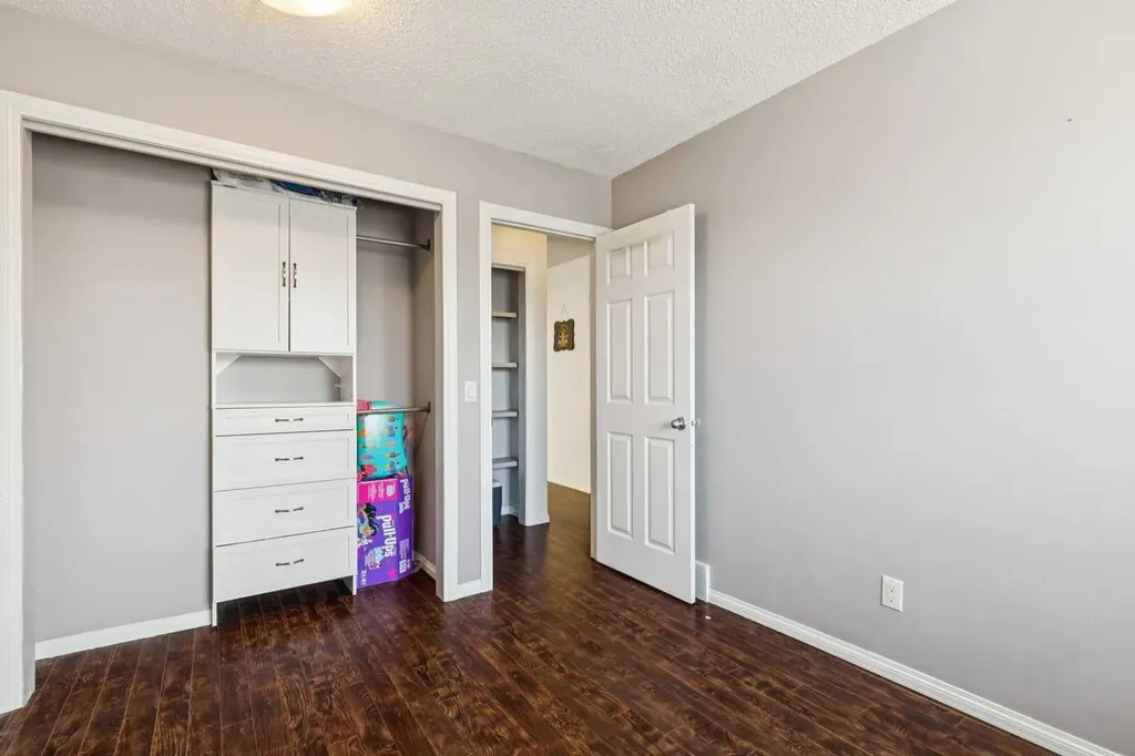 28 Templegreen Bay NE Calgary AB T1Y 4Z3