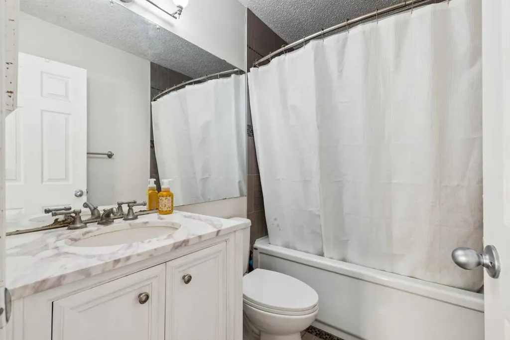 28 Templegreen Bay NE Calgary AB T1Y 4Z3