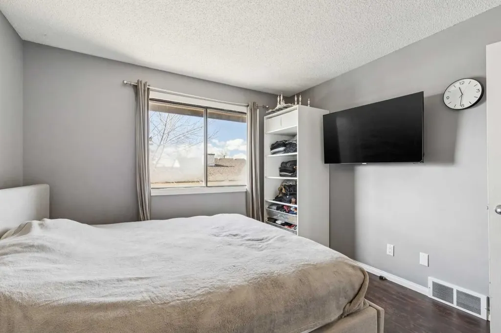 28 Templegreen Bay NE Calgary AB T1Y 4Z3
