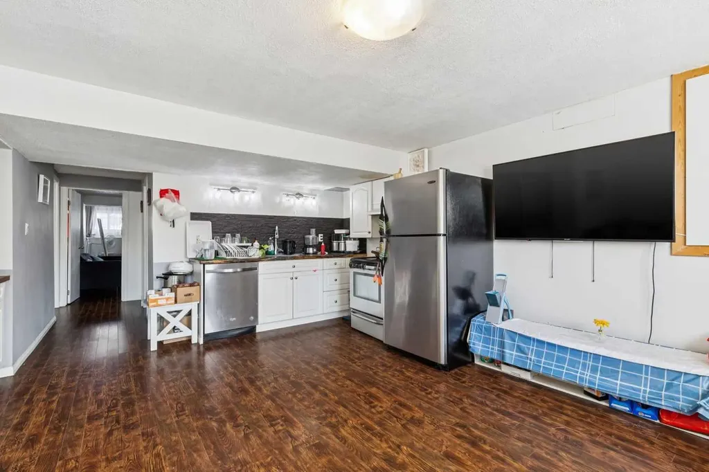 28 Templegreen Bay NE Calgary AB T1Y 4Z3