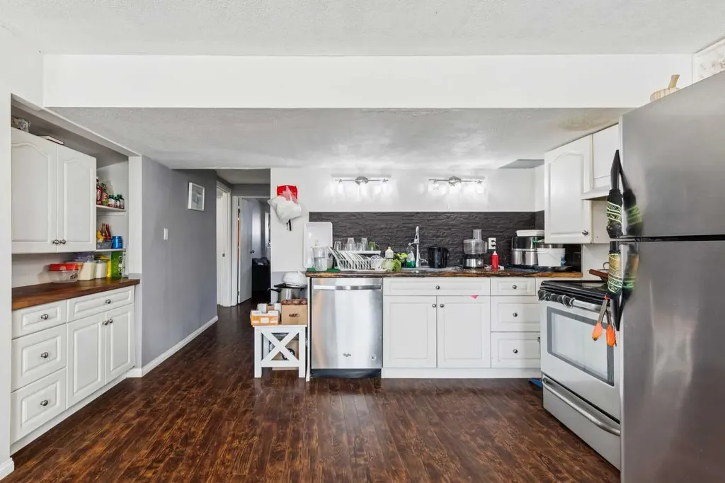 28 Templegreen Bay NE Calgary AB T1Y 4Z3