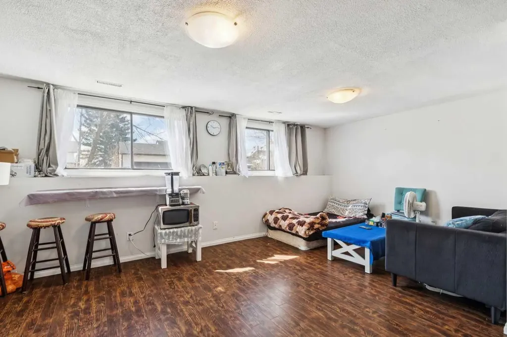 28 Templegreen Bay NE Calgary AB T1Y 4Z3