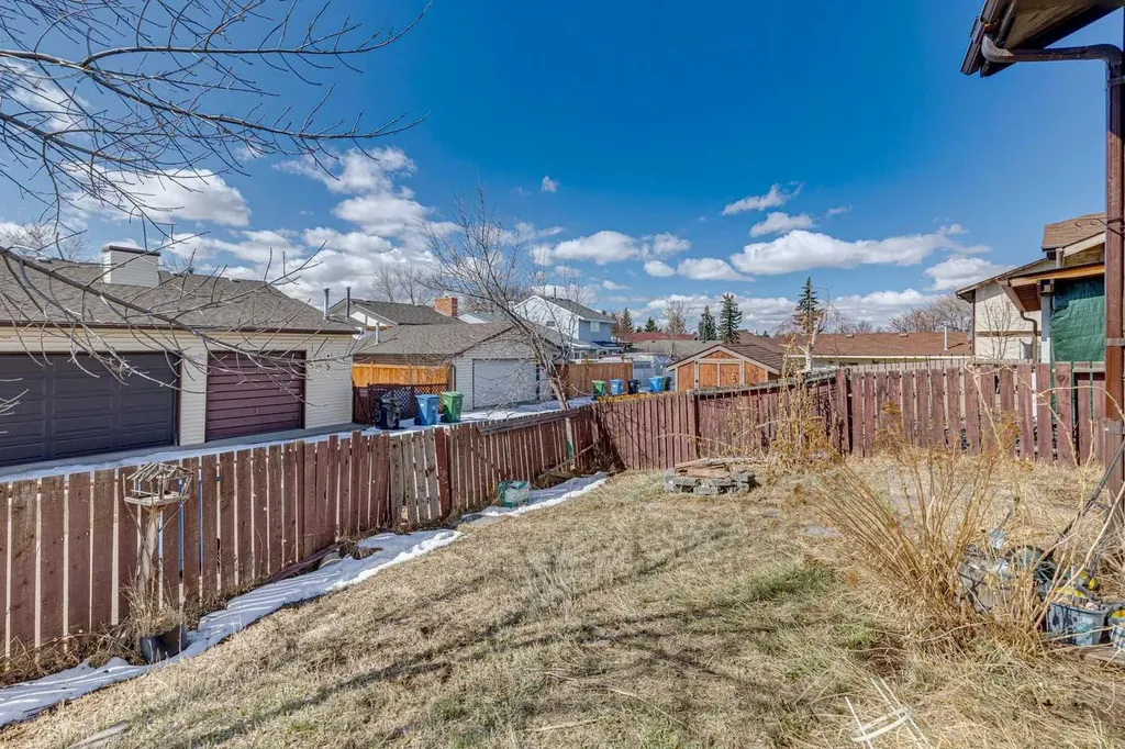 28 Templegreen Bay NE Calgary AB T1Y 4Z3