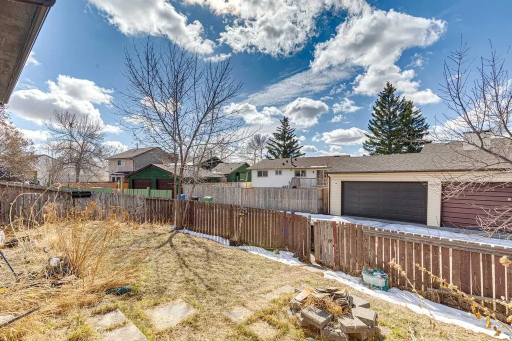 28 Templegreen Bay NE Calgary AB T1Y 4Z3