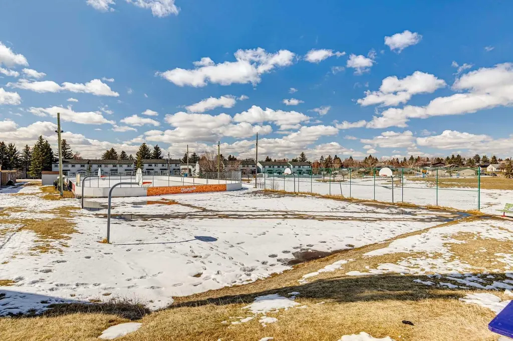 28 Templegreen Bay NE Calgary AB T1Y 4Z3