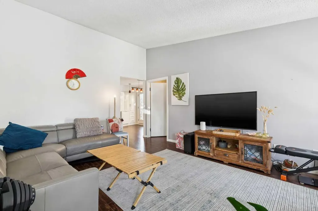 28 Templegreen Bay NE Calgary AB T1Y 4Z3
