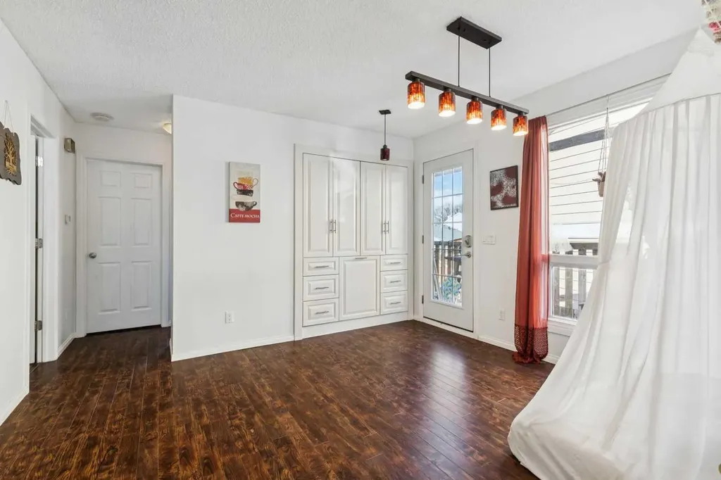 28 Templegreen Bay NE Calgary AB T1Y 4Z3