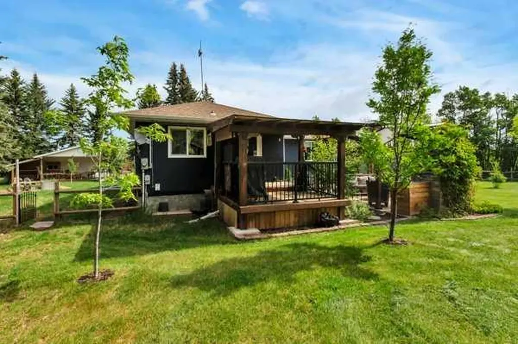 38018 Highway 808 Rural Red Deer County AB T4E 0V3