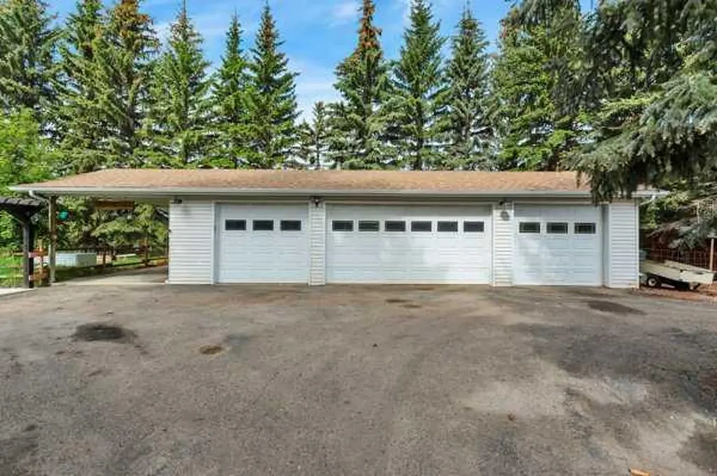 38018 Highway 808 Rural Red Deer County AB T4E 0V3