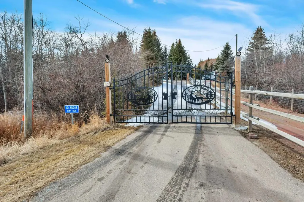 38018 Highway 808 Rural Red Deer County AB T4E 0V3
