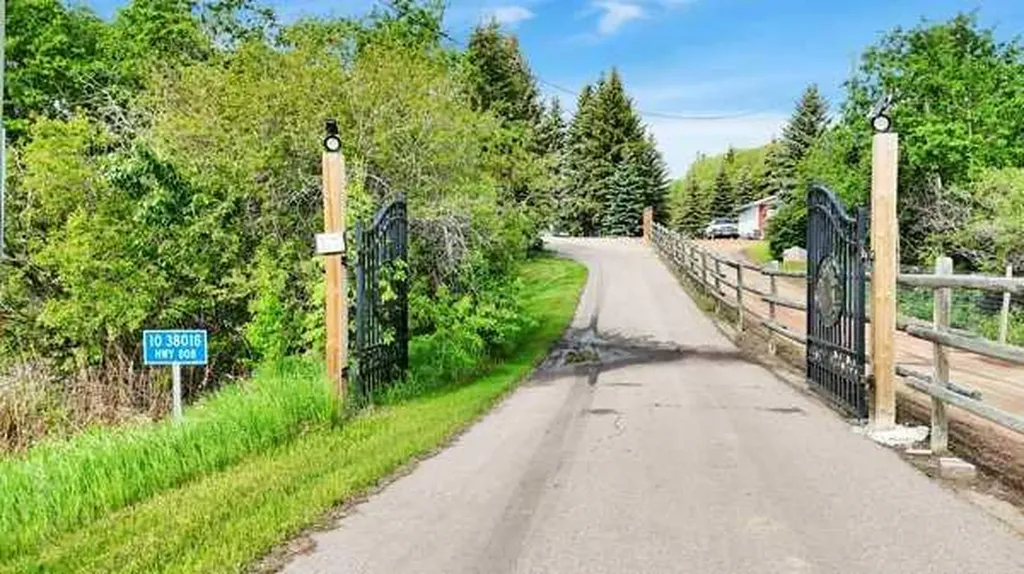 38018 Highway 808 Rural Red Deer County AB T4E 0V3