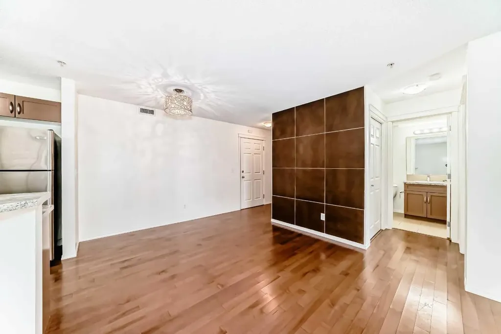 115 Prestwick Villas SE Calgary AB T2Z 0N1