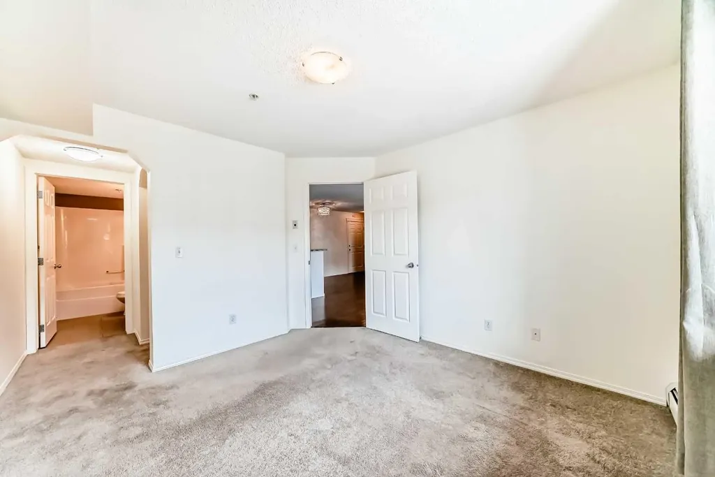 115 Prestwick Villas SE Calgary AB T2Z 0N1
