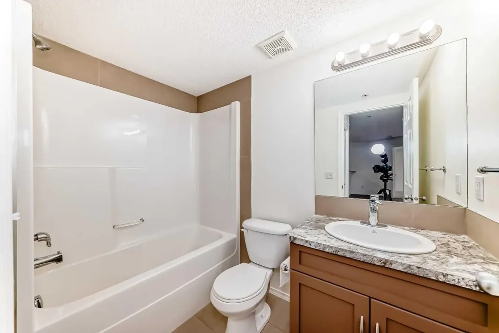 115 Prestwick Villas SE Calgary AB T2Z 0N1