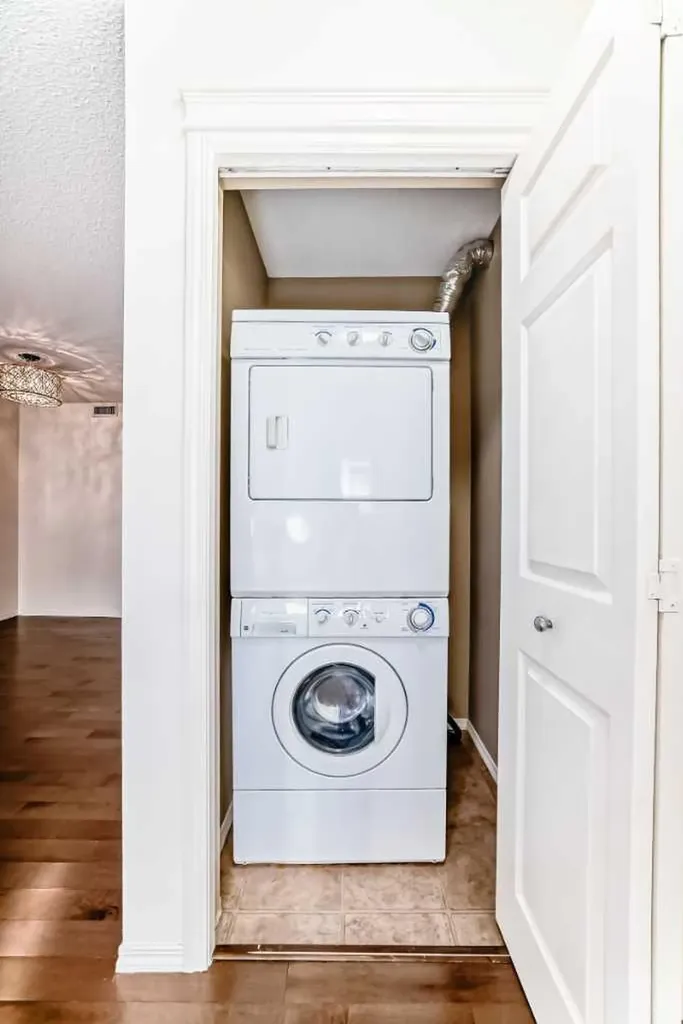 115 Prestwick Villas SE Calgary AB T2Z 0N1