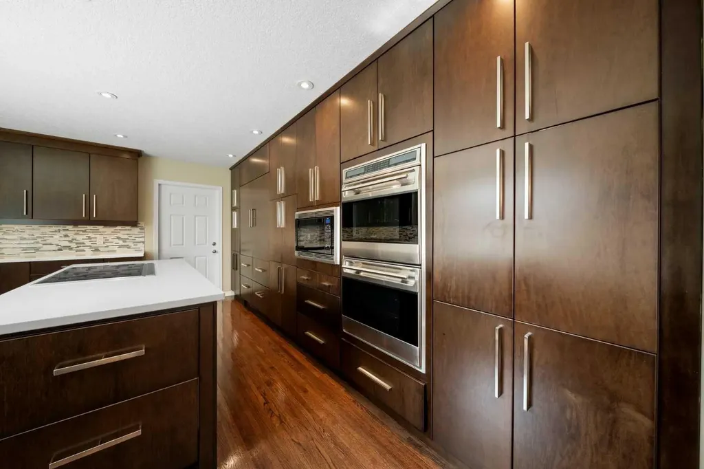159 Malibou Road SW Calgary AB T2V 1X5