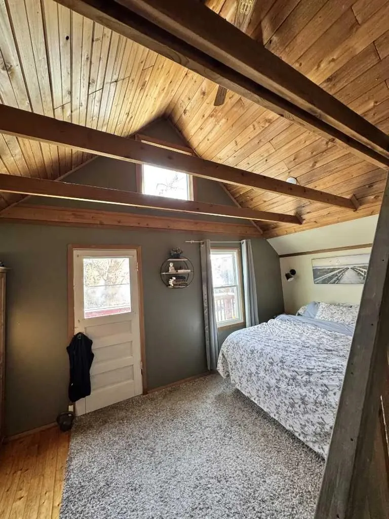 722 2 Avenue NW Calgary AB T2N 0E3
