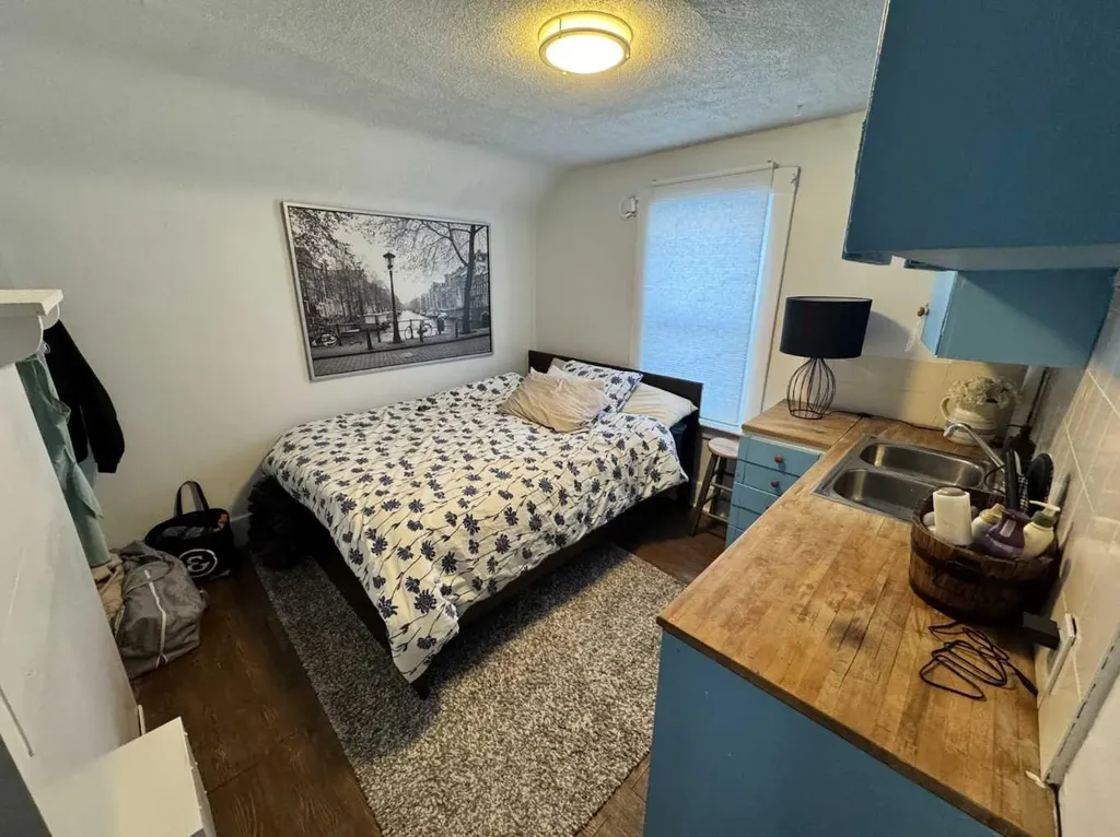 722 2 Avenue NW Calgary AB T2N 0E3