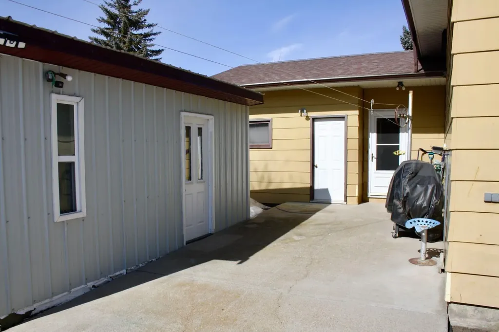 #25 4th Avenue E Neilburg SK S0M 2C0