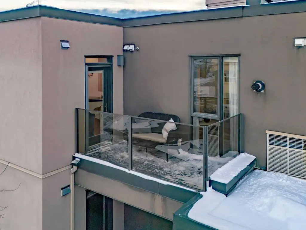 2905 16 Street SW Calgary AB T2T 4G5