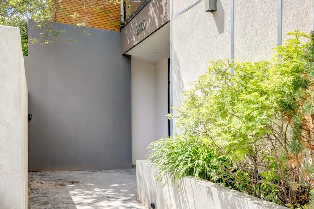 2905 16 Street SW Calgary AB T2T 4G5
