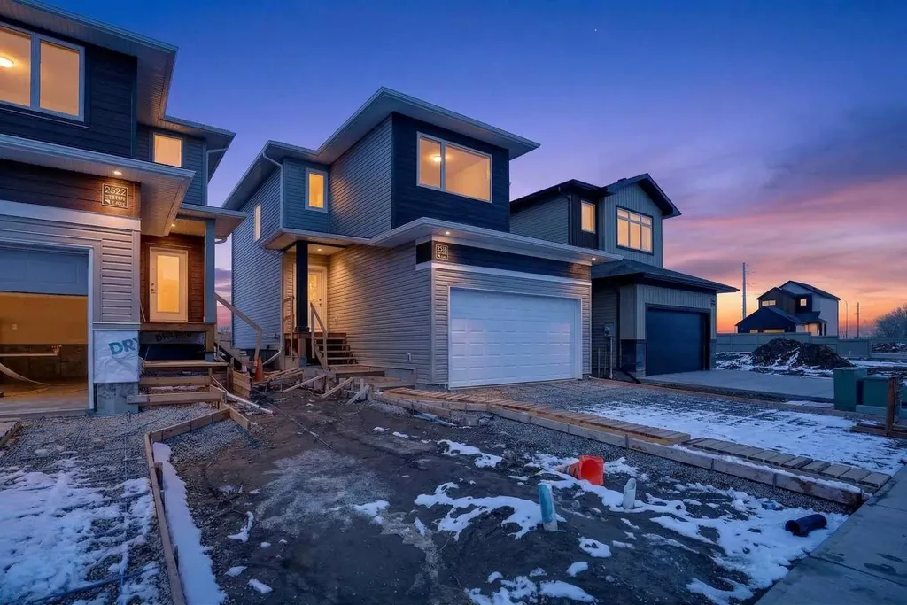 2518 44 Street S Lethbridge AB T1K 8L6