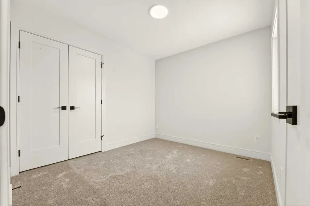 2518 44 Street S Lethbridge AB T1K 8L6