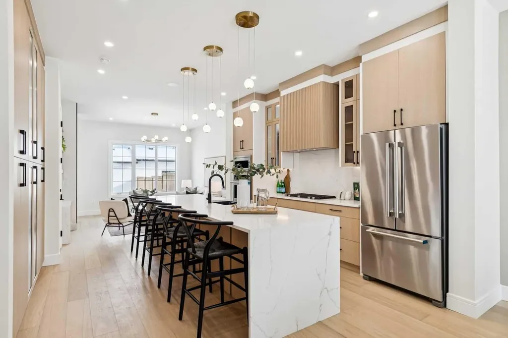 2810 38 Street SW Calgary AB T3E3G2