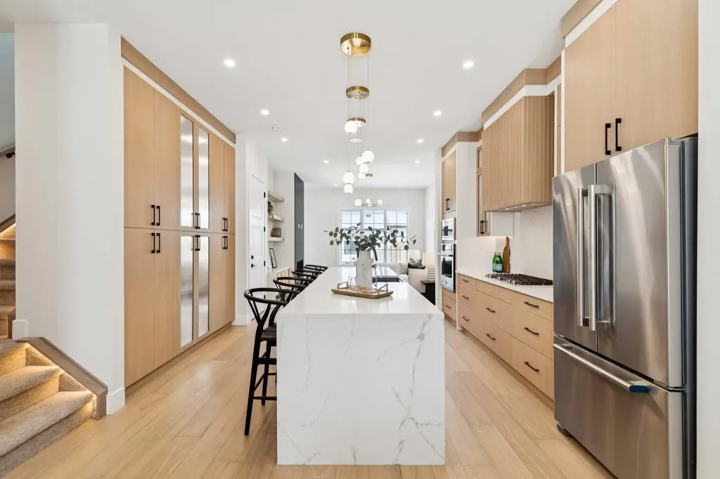 2810 38 Street SW Calgary AB T3E3G2