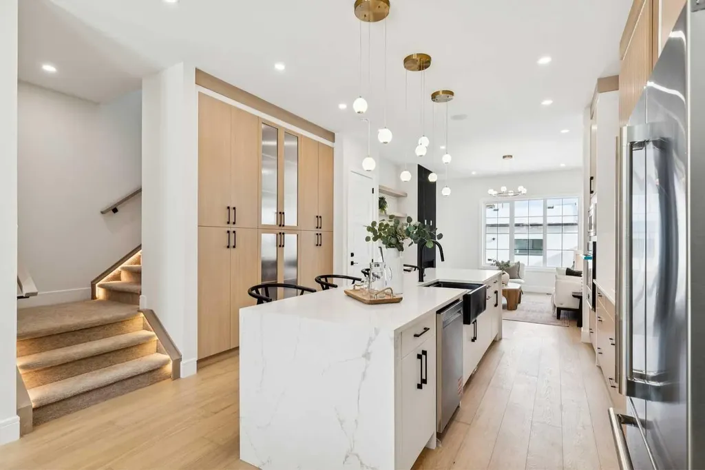 2810 38 Street SW Calgary AB T3E3G2