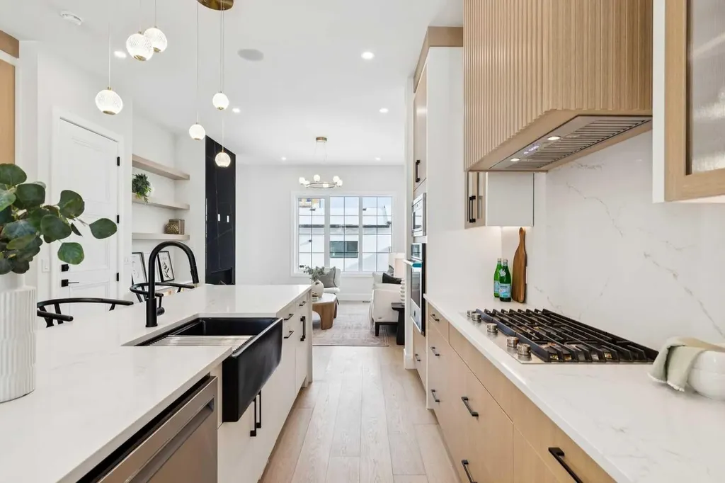 2810 38 Street SW Calgary AB T3E3G2