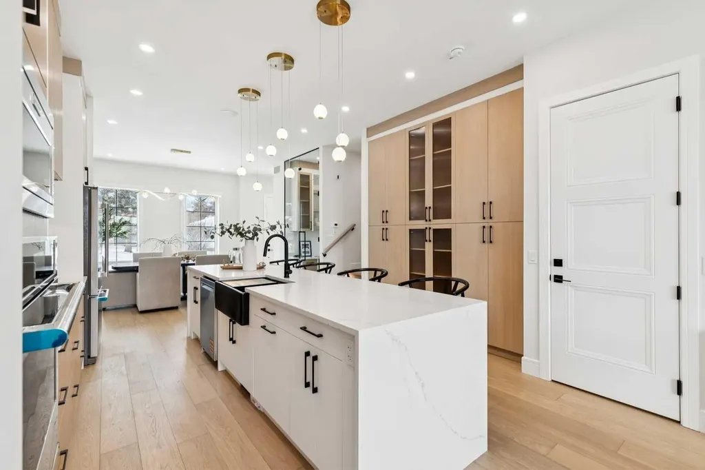 2810 38 Street SW Calgary AB T3E3G2